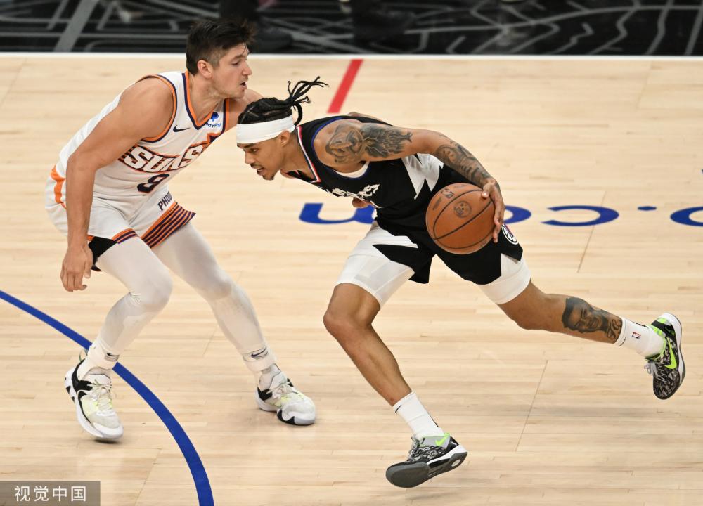 东契奇连续4场砍下30+ 自13年科比后首个湖人后卫.