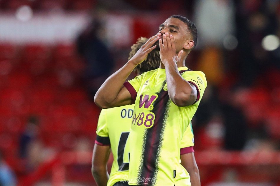 花游冠军肖雁宁转型大学老师：不能一直回忆过去，重要的是如何走未来的路｜.