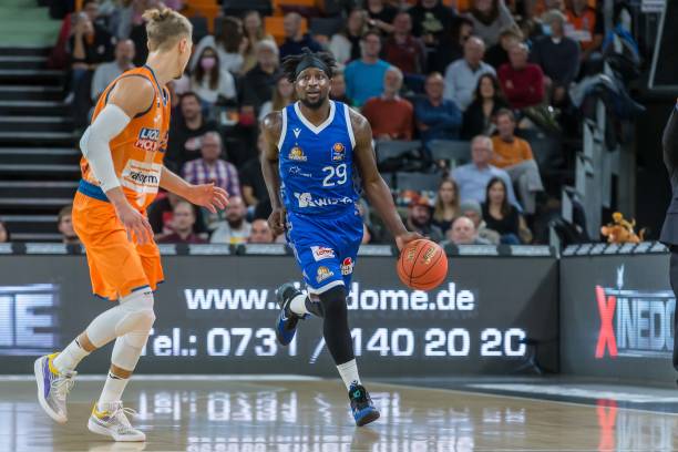 2025南京室内田径世锦赛中国队获1银1铜人民日报.